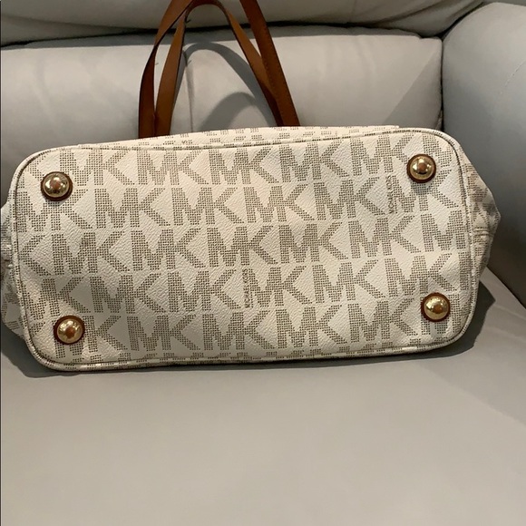 Michael Kors - Picture 2 of 4